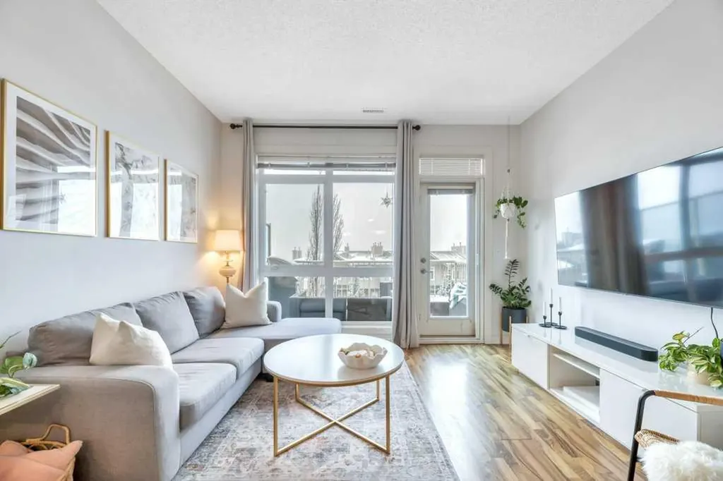148 Rockyledge View NW Calgary AB T3G 5Y4