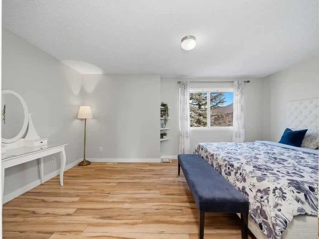 101 Everstone Place SW Calgary AB T2Y 4H7