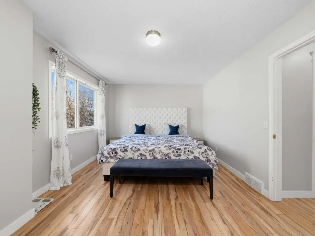 101 Everstone Place SW Calgary AB T2Y 4H7