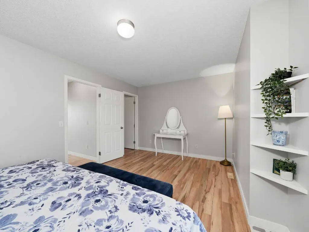 101 Everstone Place SW Calgary AB T2Y 4H7