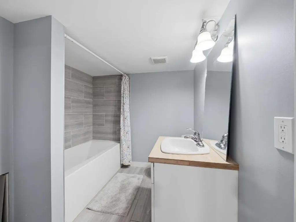101 Everstone Place SW Calgary AB T2Y 4H7