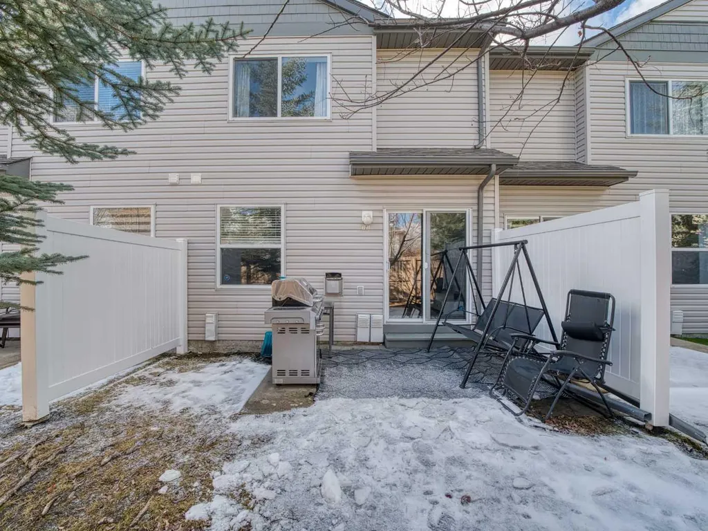 101 Everstone Place SW Calgary AB T2Y 4H7