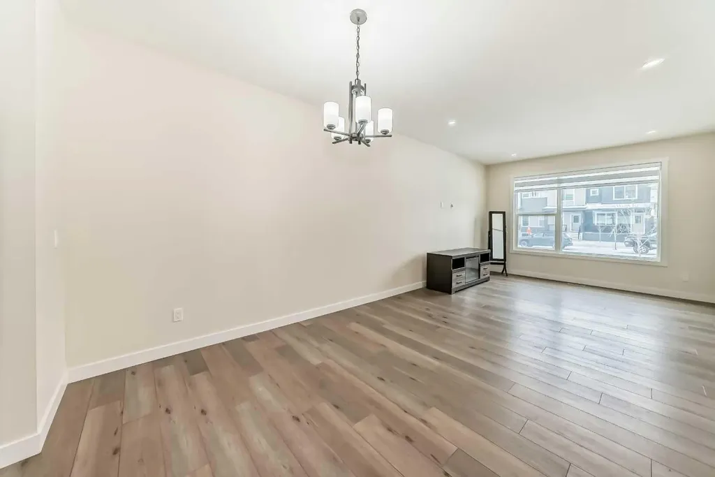 538 Sage Hill Road NW Calgary AB T3R 1Y2