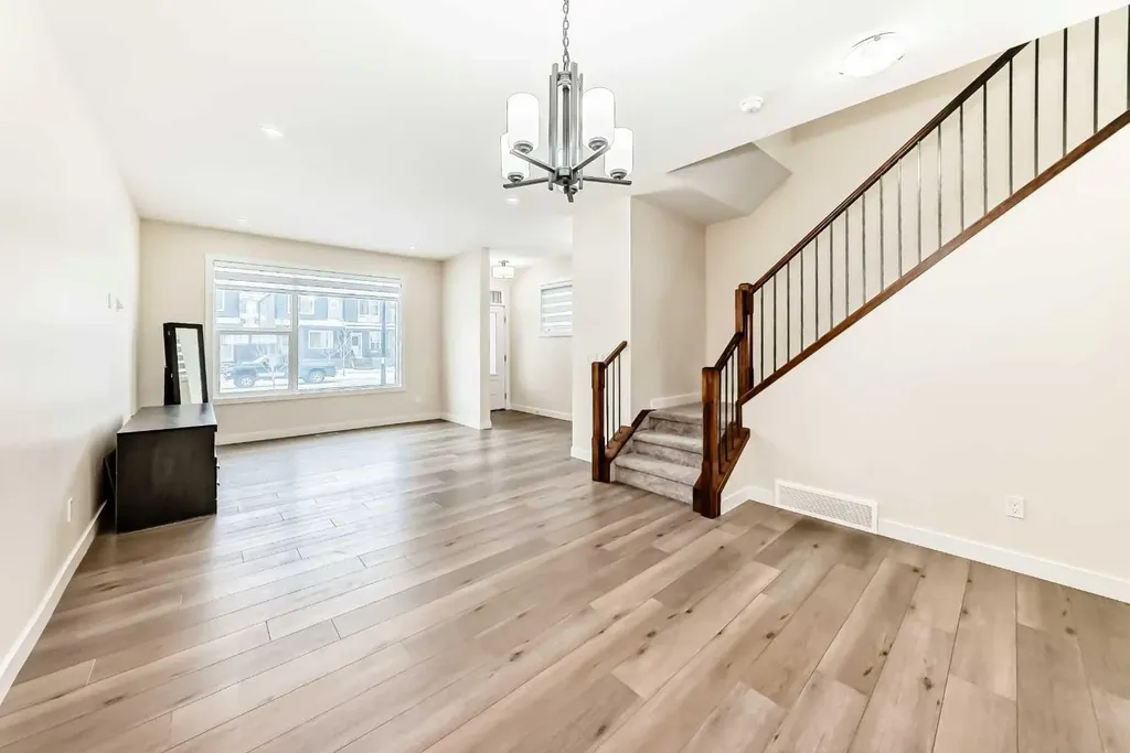 538 Sage Hill Road NW Calgary AB T3R 1Y2