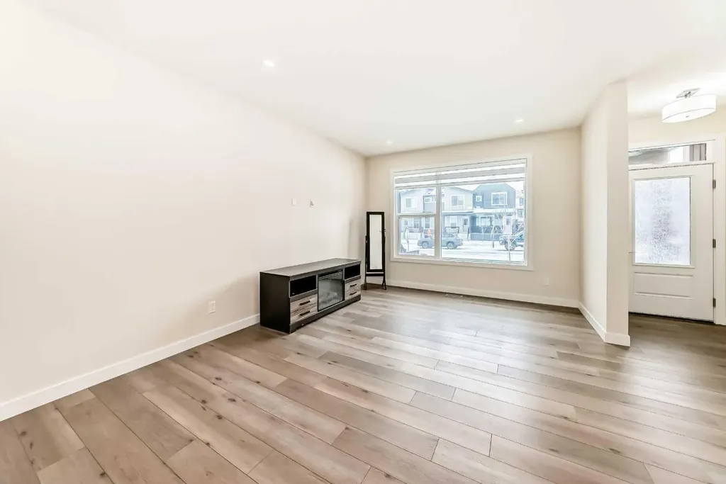 538 Sage Hill Road NW Calgary AB T3R 1Y2