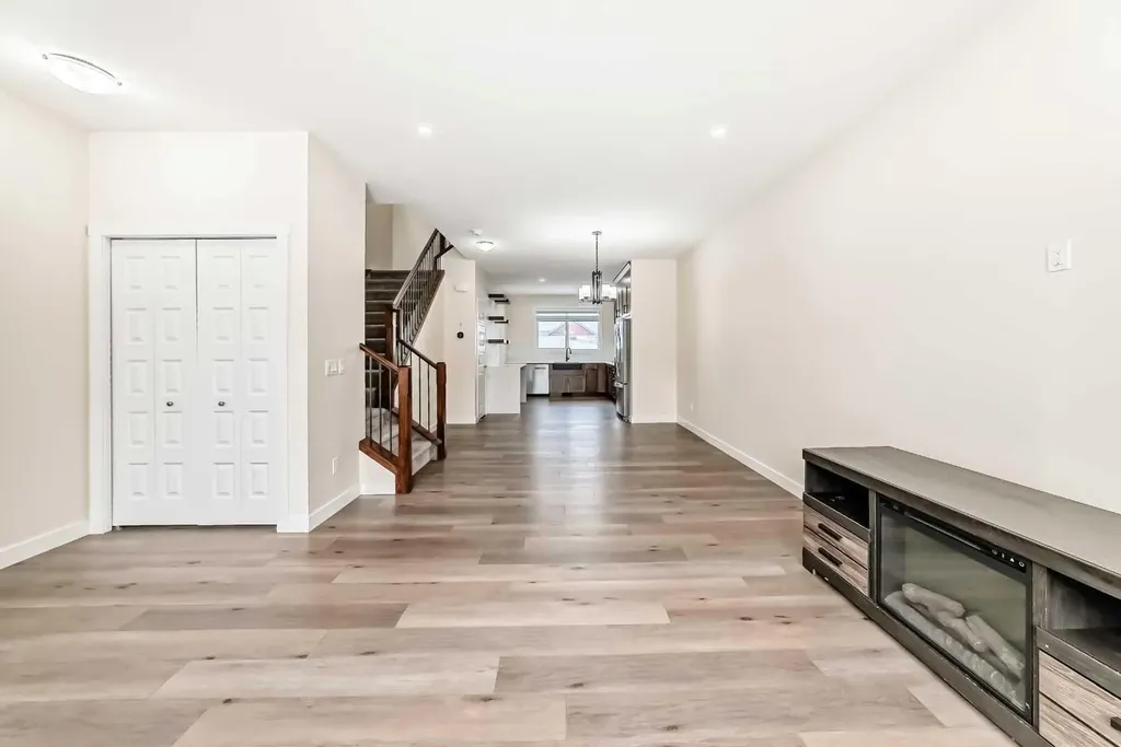 538 Sage Hill Road NW Calgary AB T3R 1Y2