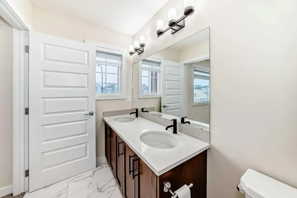 538 Sage Hill Road NW Calgary AB T3R 1Y2