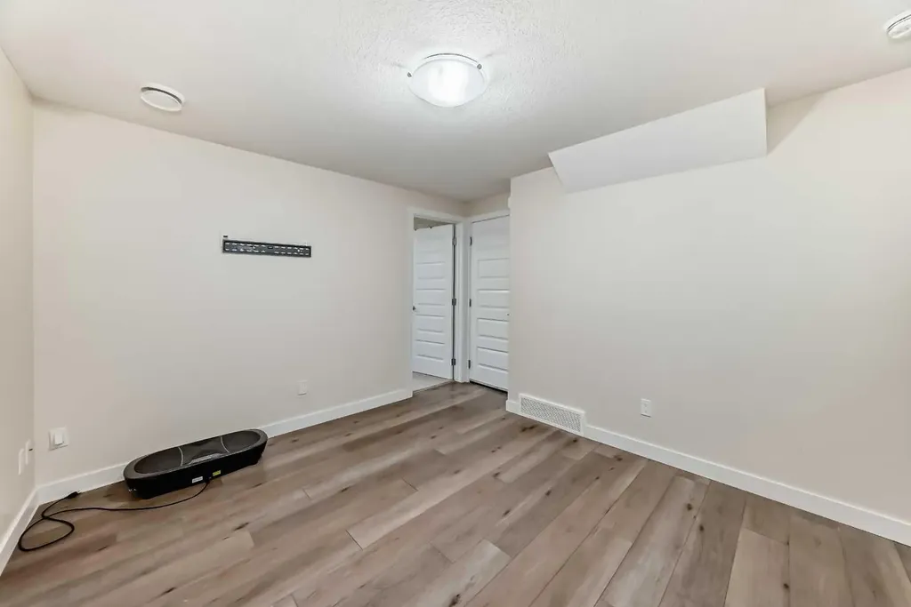 538 Sage Hill Road NW Calgary AB T3R 1Y2