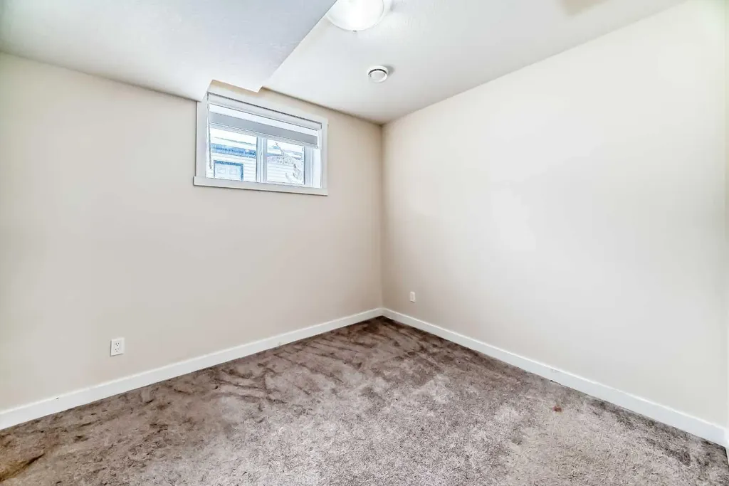 538 Sage Hill Road NW Calgary AB T3R 1Y2