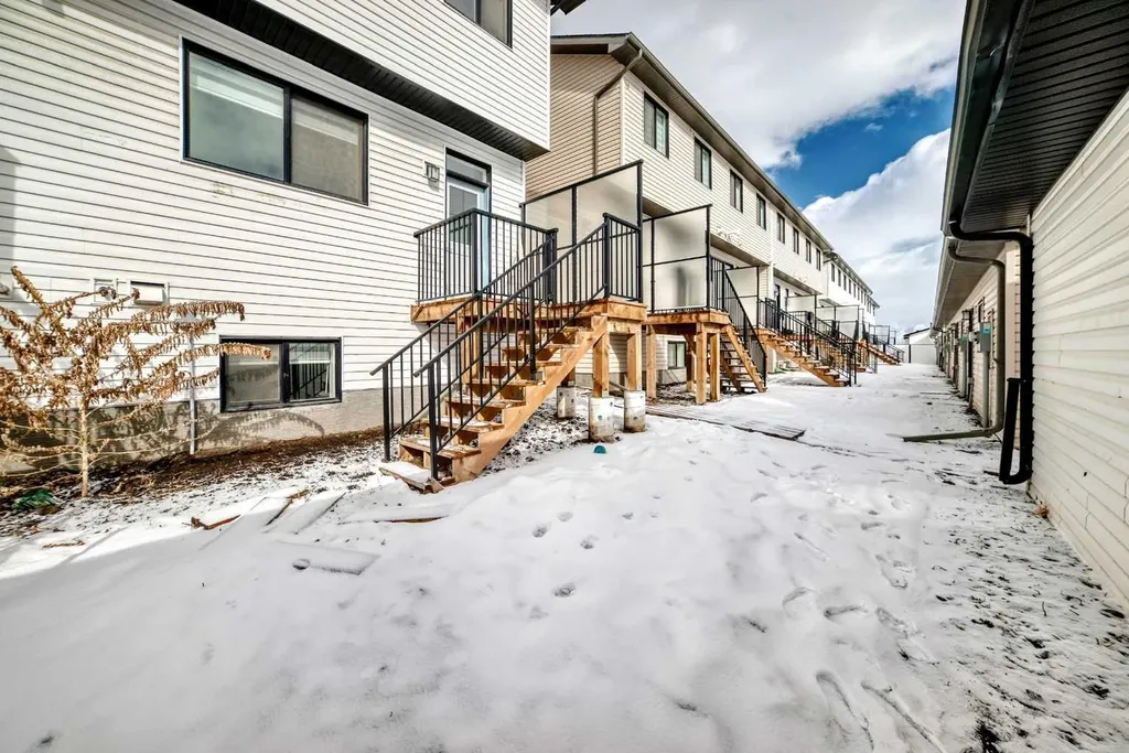 538 Sage Hill Road NW Calgary AB T3R 1Y2