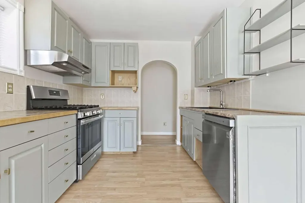 134 32 Avenue NE Calgary AB T2E 2G5