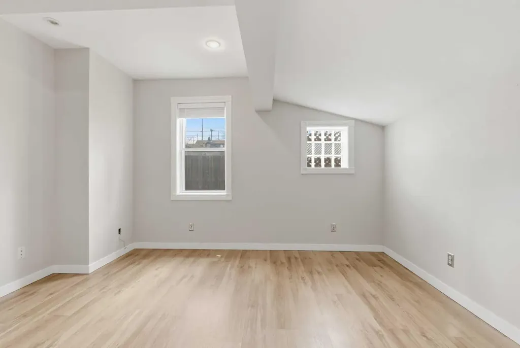 134 32 Avenue NE Calgary AB T2E 2G5