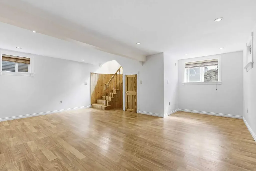 134 32 Avenue NE Calgary AB T2E 2G5