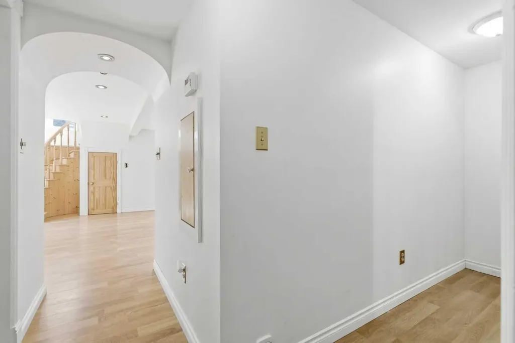 134 32 Avenue NE Calgary AB T2E 2G5