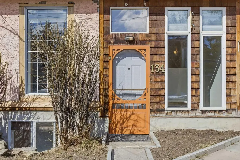 134 32 Avenue NE Calgary AB T2E 2G5