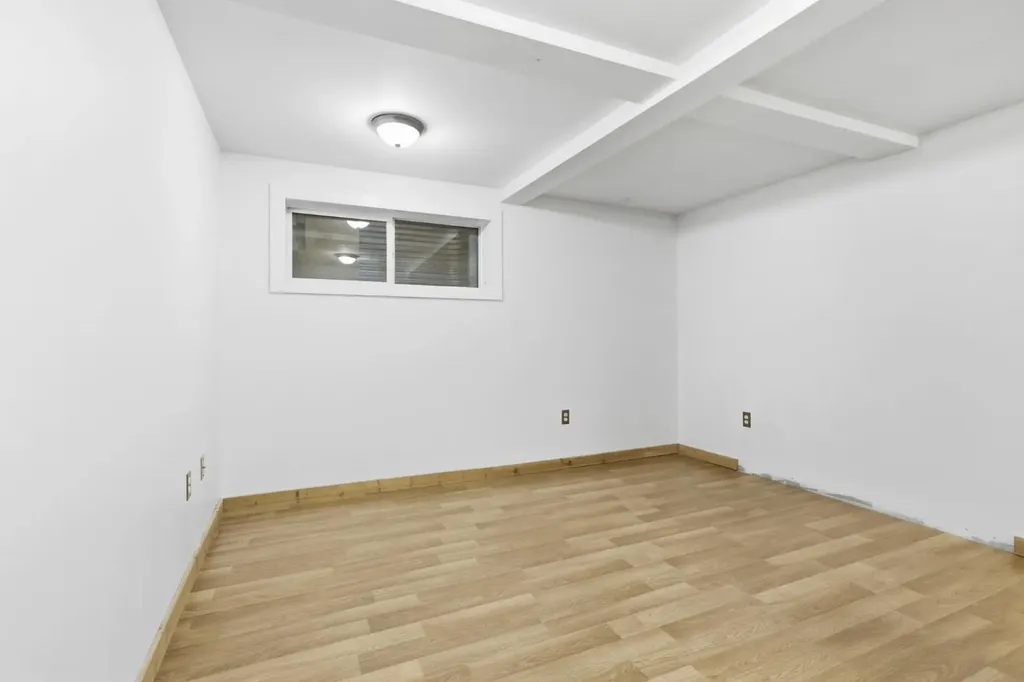 134 32 Avenue NE Calgary AB T2E 2G5