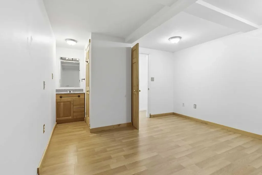134 32 Avenue NE Calgary AB T2E 2G5