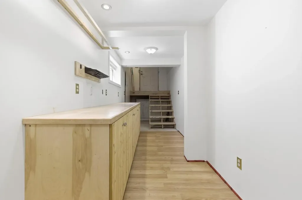 134 32 Avenue NE Calgary AB T2E 2G5