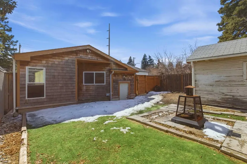 134 32 Avenue NE Calgary AB T2E 2G5