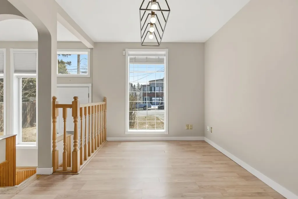 134 32 Avenue NE Calgary AB T2E 2G5