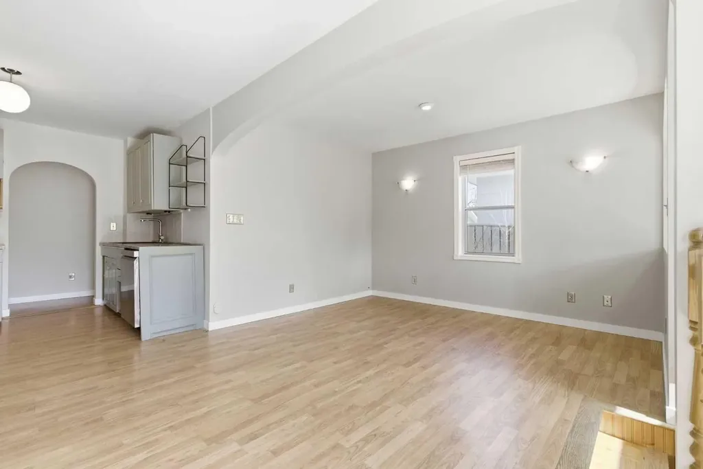 134 32 Avenue NE Calgary AB T2E 2G5