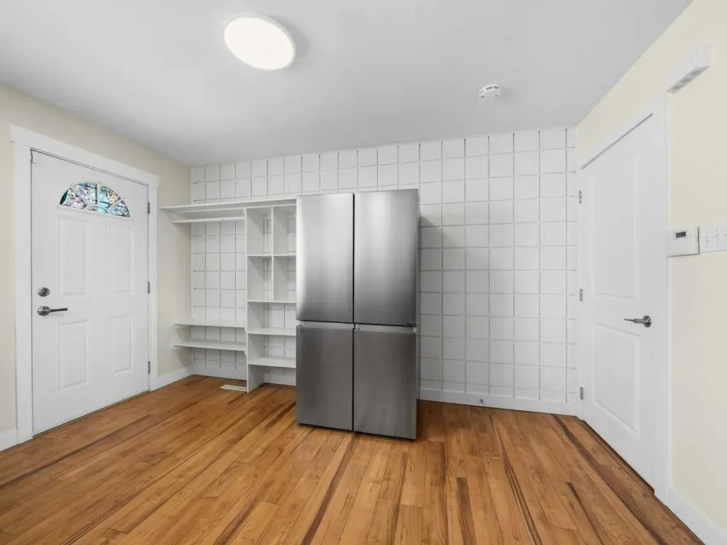 2211 19 Street NE Calgary AB T2E 4Y5