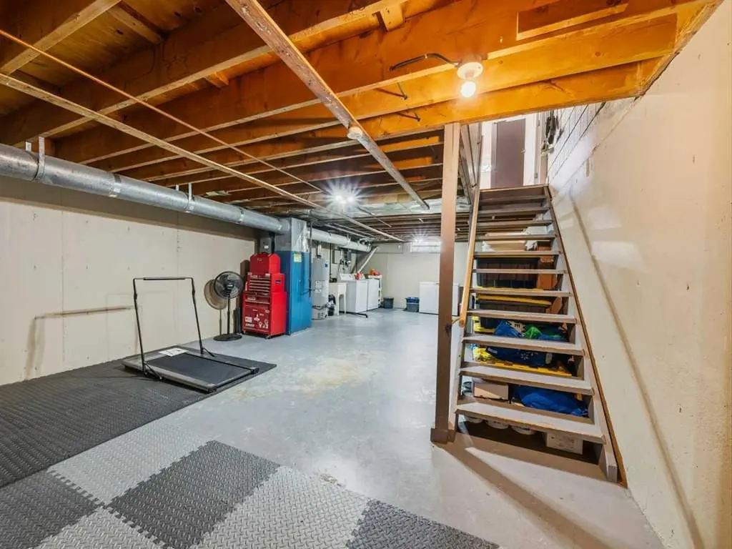 2211 19 Street NE Calgary AB T2E 4Y5
