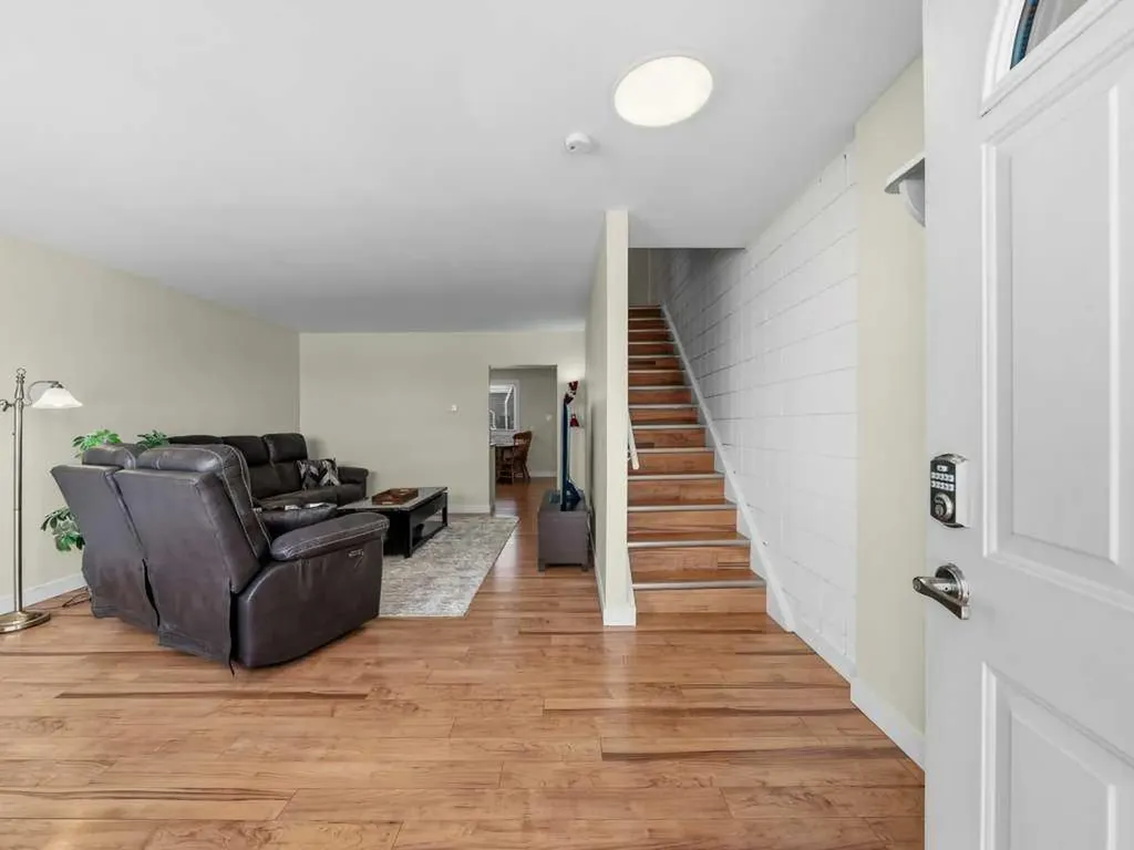 2211 19 Street NE Calgary AB T2E 4Y5