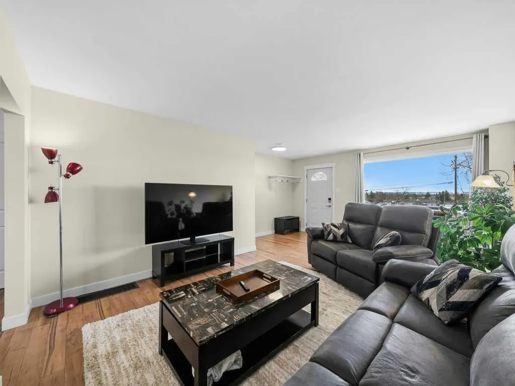 2211 19 Street NE Calgary AB T2E 4Y5