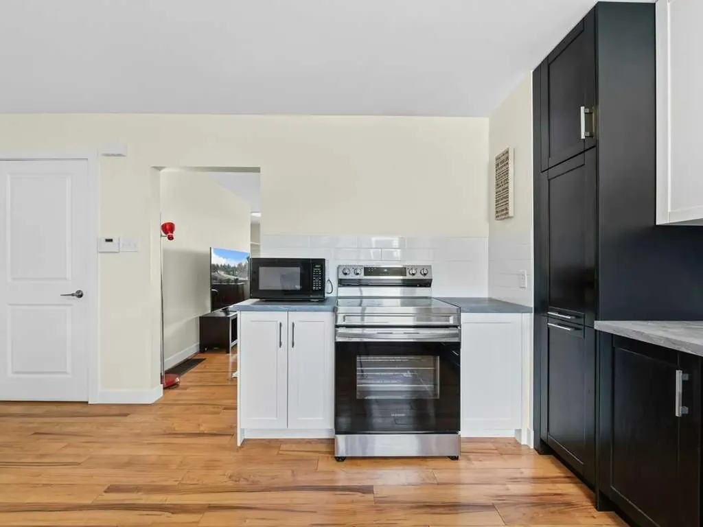 2211 19 Street NE Calgary AB T2E 4Y5