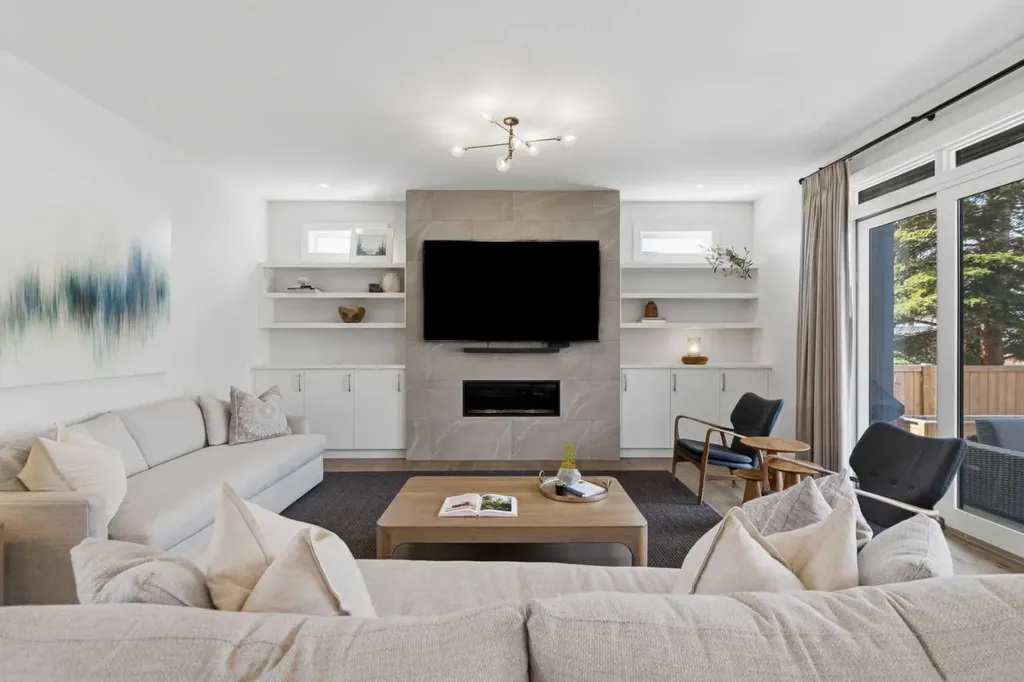 5927 34 Street SW Calgary AB T3E 5L7