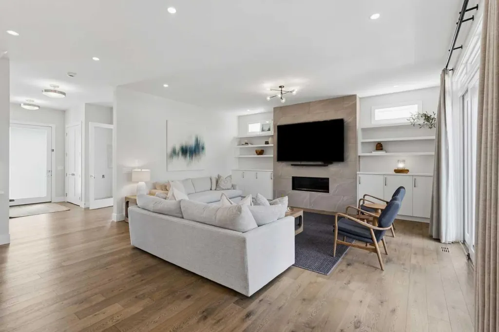5927 34 Street SW Calgary AB T3E 5L7