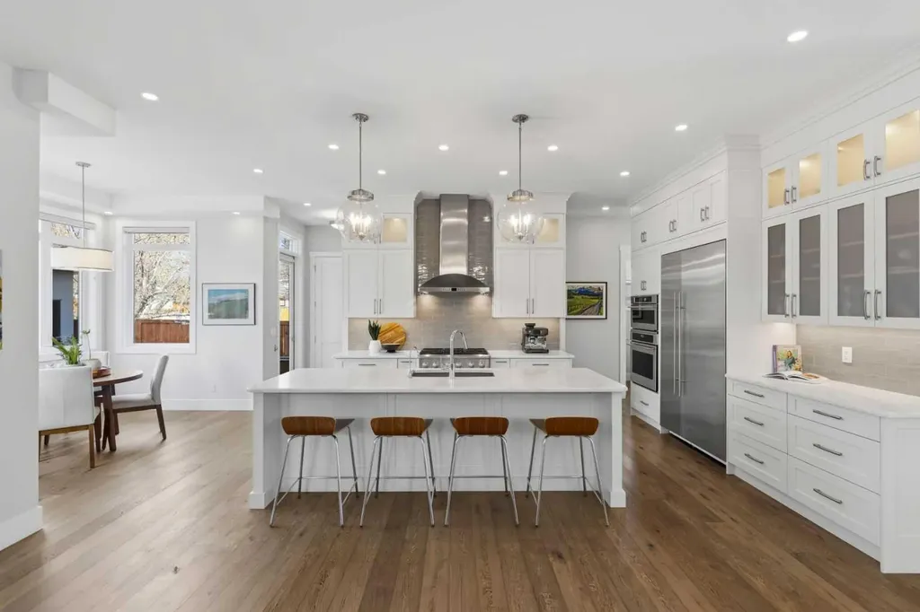5927 34 Street SW Calgary AB T3E 5L7