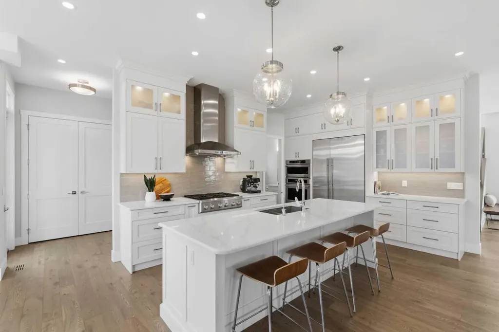 5927 34 Street SW Calgary AB T3E 5L7