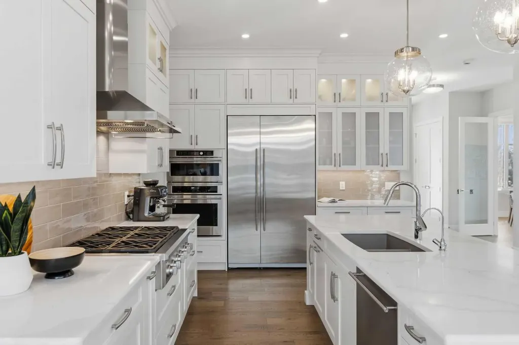 5927 34 Street SW Calgary AB T3E 5L7