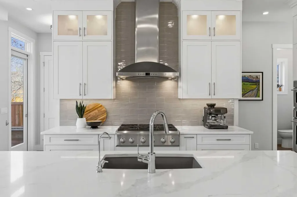 5927 34 Street SW Calgary AB T3E 5L7