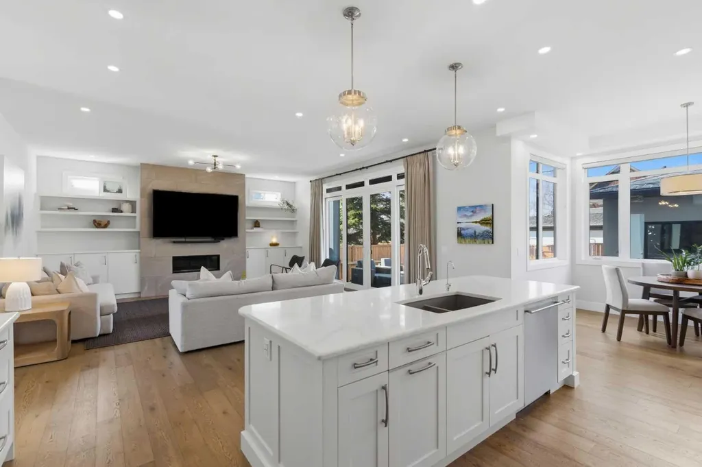 5927 34 Street SW Calgary AB T3E 5L7
