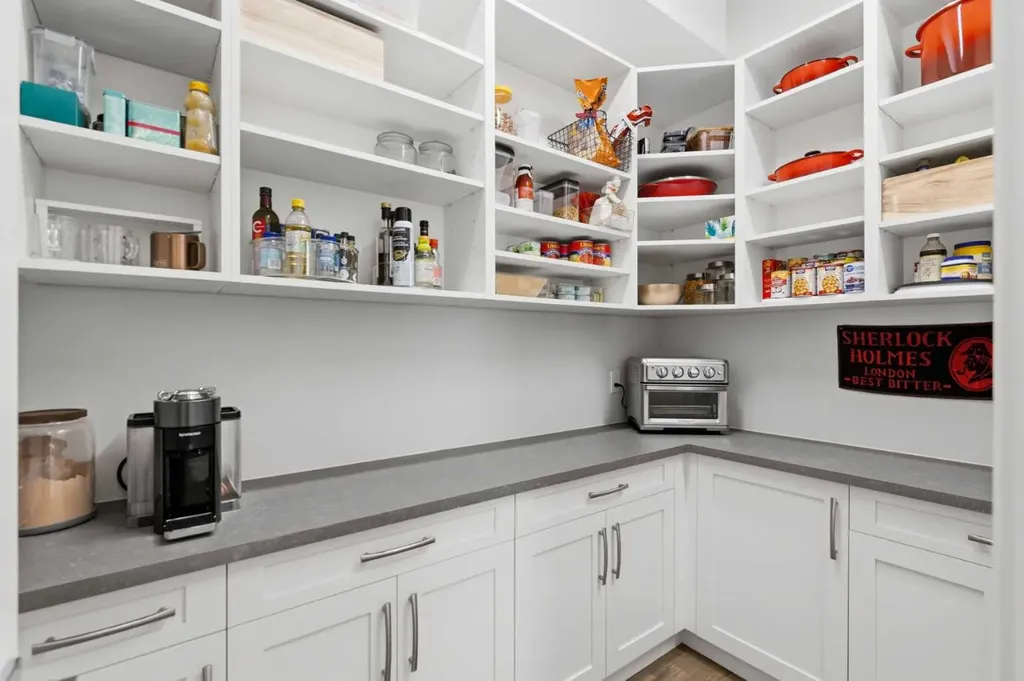 5927 34 Street SW Calgary AB T3E 5L7