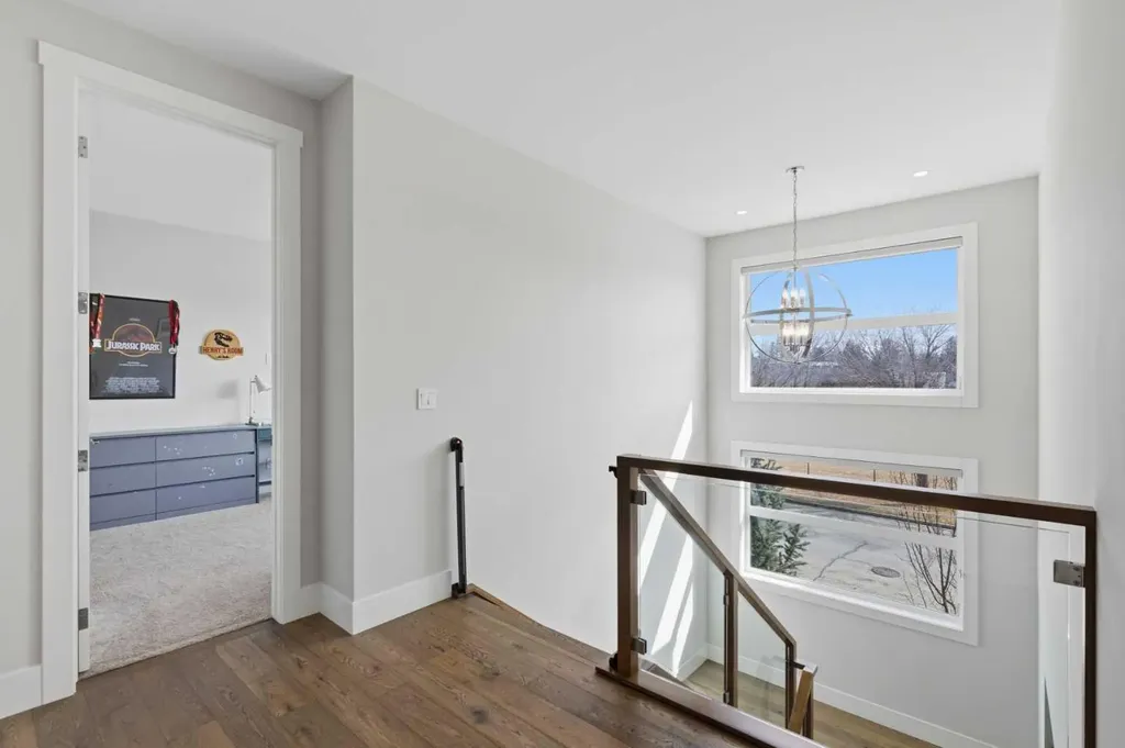 5927 34 Street SW Calgary AB T3E 5L7