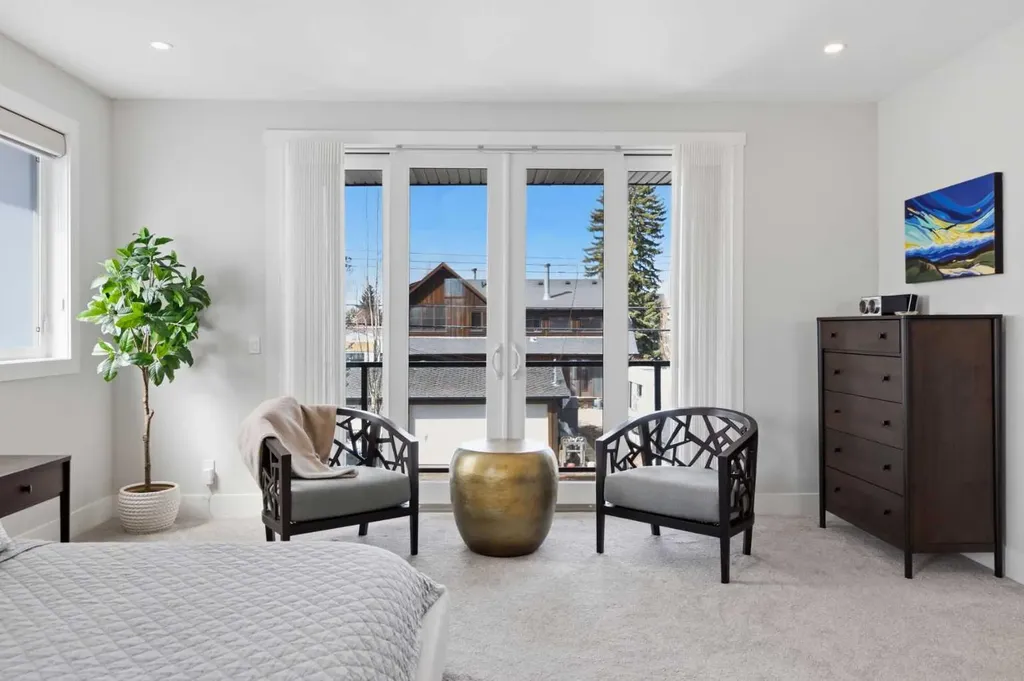 5927 34 Street SW Calgary AB T3E 5L7