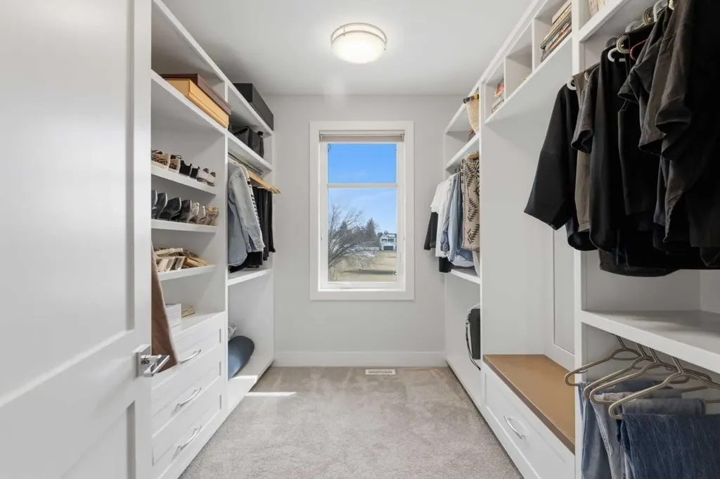 5927 34 Street SW Calgary AB T3E 5L7