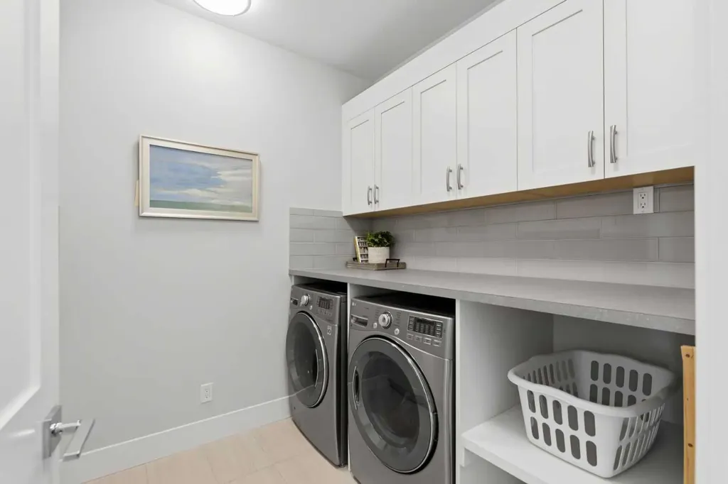 5927 34 Street SW Calgary AB T3E 5L7