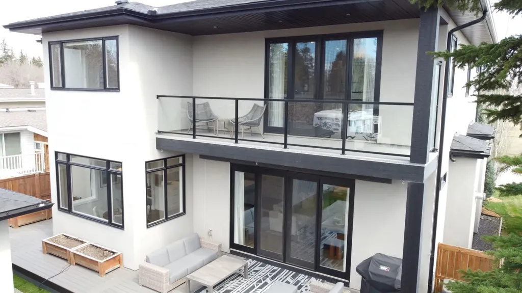 5927 34 Street SW Calgary AB T3E 5L7