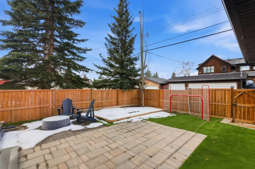 5927 34 Street SW Calgary AB T3E 5L7