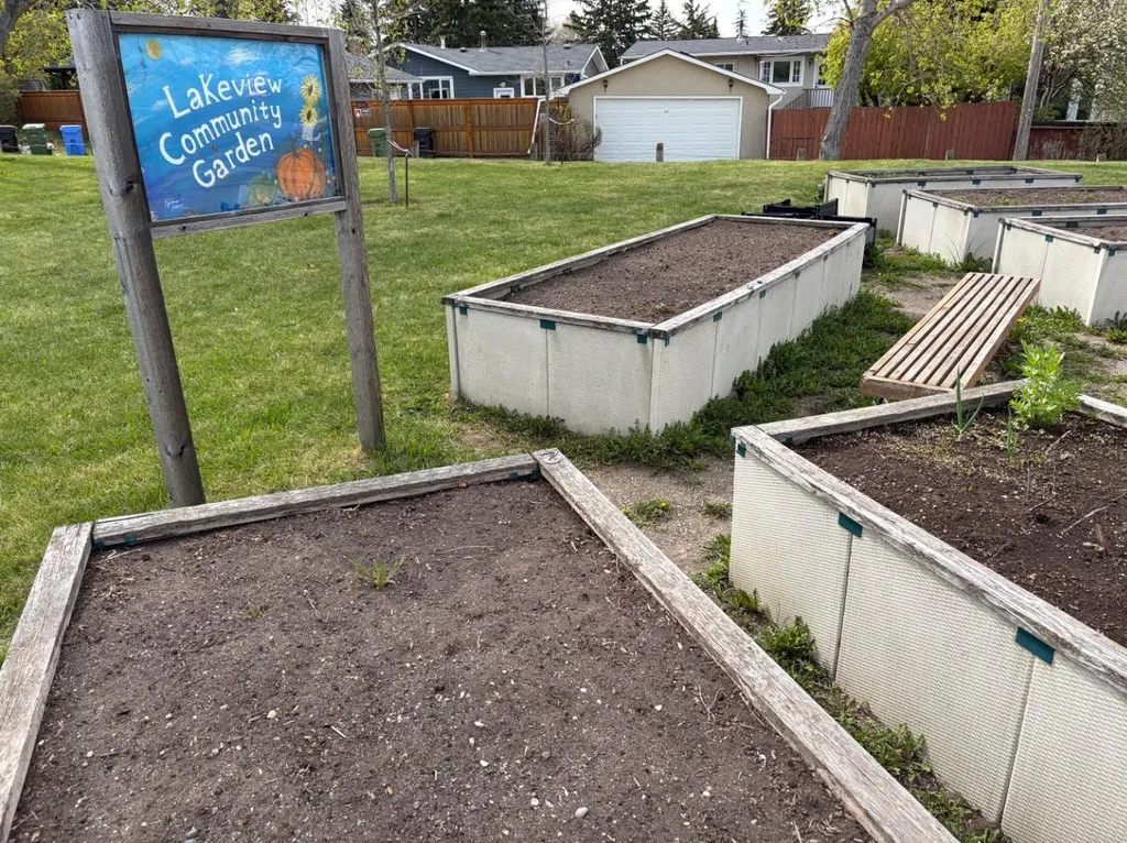 5927 34 Street SW Calgary AB T3E 5L7
