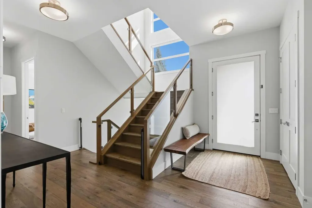 5927 34 Street SW Calgary AB T3E 5L7