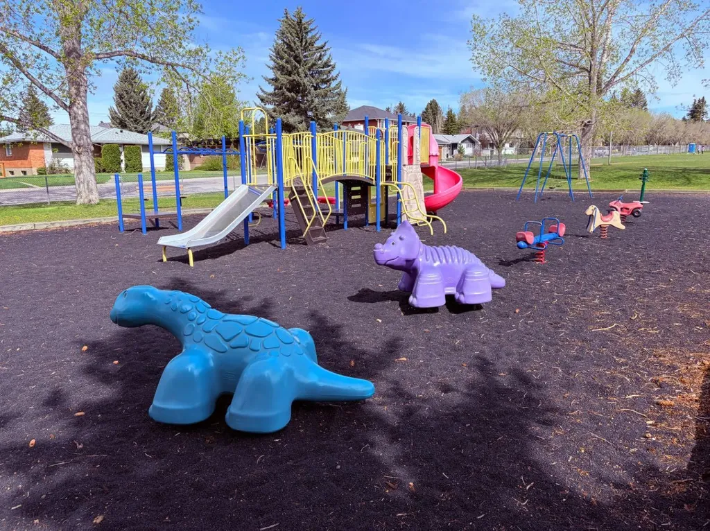 5927 34 Street SW Calgary AB T3E 5L7