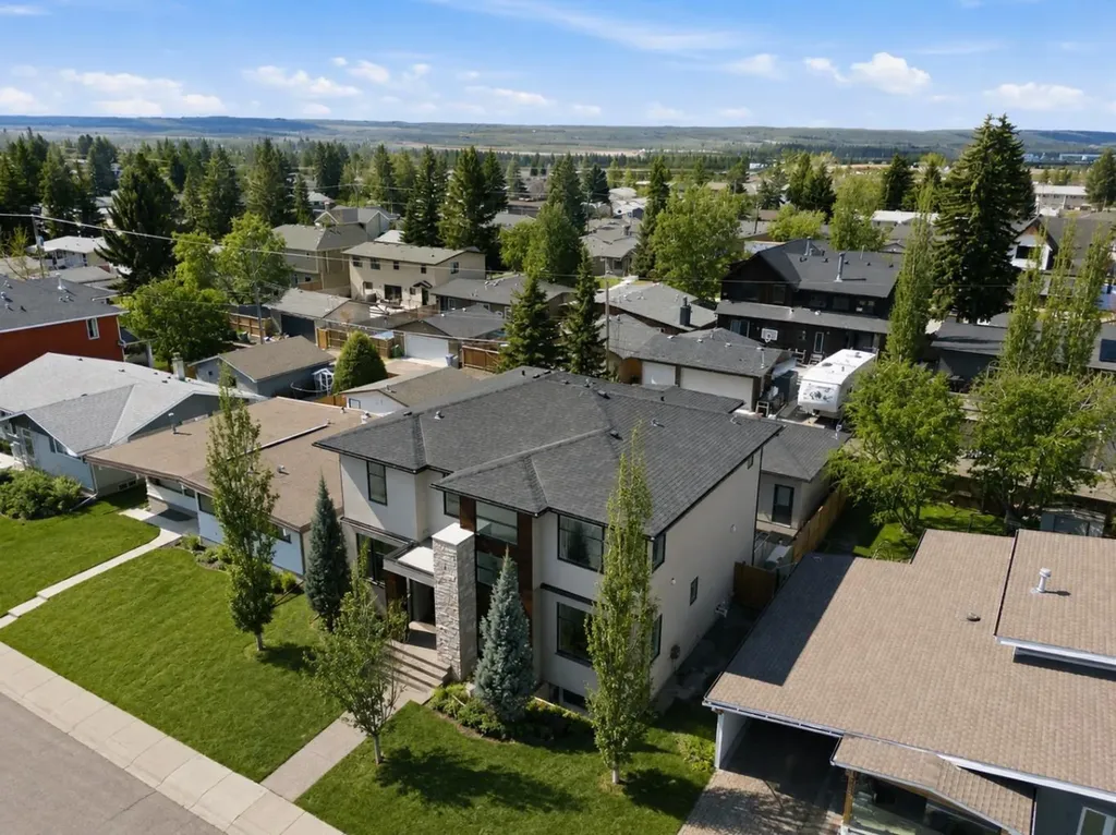 5927 34 Street SW Calgary AB T3E 5L7