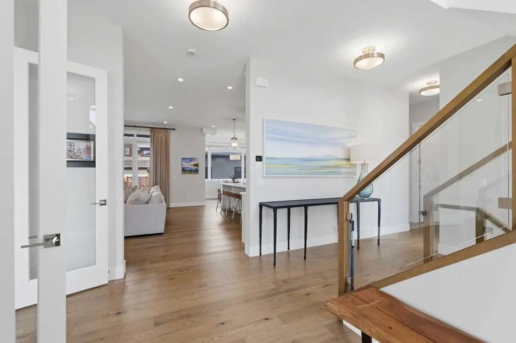 5927 34 Street SW Calgary AB T3E 5L7