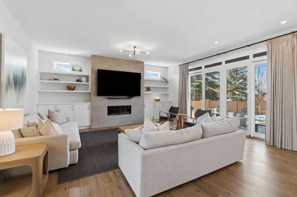 5927 34 Street SW Calgary AB T3E 5L7